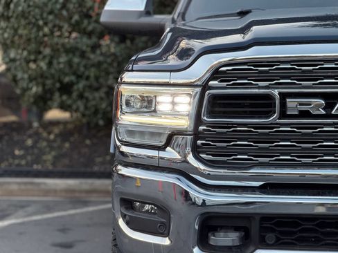 Used 2022 RAM 2500 Limited AWD/4WD image 3