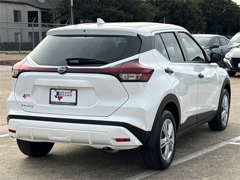 Certified 2025 Nissan Kicks Play S image 9