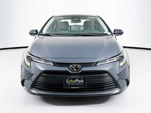 Used 2025 Toyota Corolla LE image 2