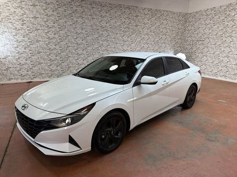 Used 2021 Hyundai Elantra SEL w/ Convenience Package FWD image 3