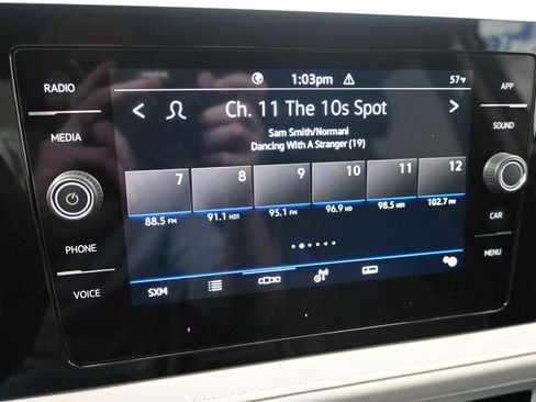 Used 2025 Volkswagen Taos SE FWD image 18