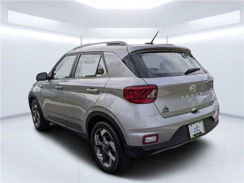 Certified 2025 Hyundai Venue SEL FWD image 6