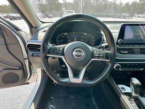 Used 2023 Nissan Altima 2.5 SR FWD image 15