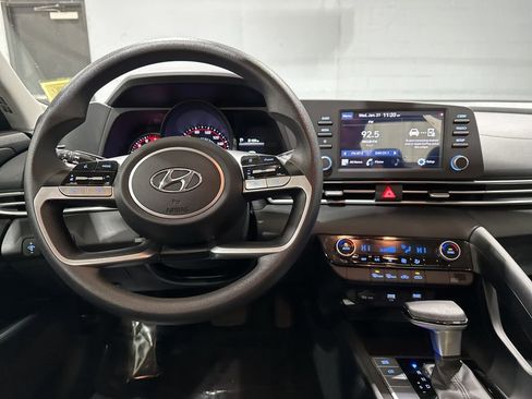 Used 2021 Hyundai Elantra SEL image 9