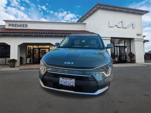 Certified 2025 Kia Niro EX image 3