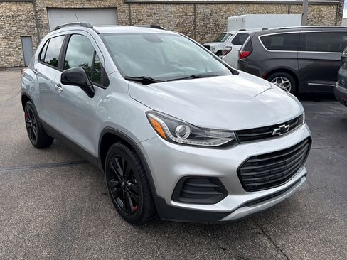 Used 2019 Chevrolet Trax LT w/ Sun & Sound Package FWD image 1