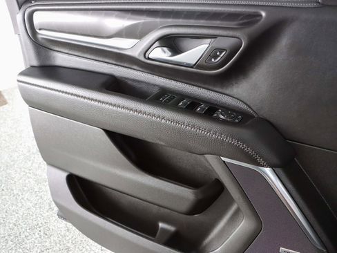 Used 2023 GMC Yukon XL Denali AWD/4WD image 25