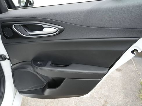 Used 2017 Alfa Romeo Giulia AWD image 38