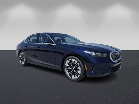 New 2026 BMW 530i RWD image 1