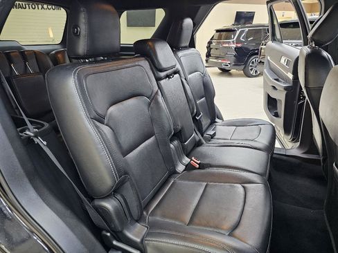 Used 2019 Ford Explorer Limited w/ Class III Trailer Tow Package FWD image 24