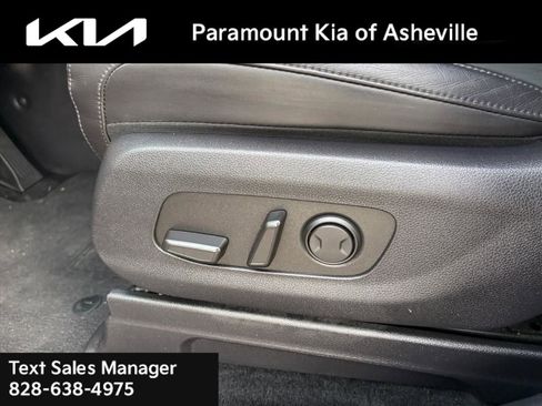 Used 2024 Kia Carnival LX image 17