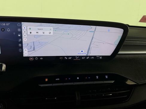 Used 2025 Buick Enclave Sport Touring image 17