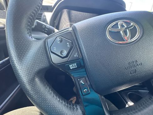 Used 2022 Toyota 4Runner TRD Off-Road Premium AWD/4WD image 22