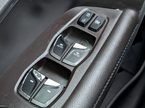 Used 2018 Hyundai Santa Fe Sport w/ 2.4L Tech Package 04 FWD image 10