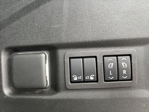 Used 2024 GMC Yukon AT4 w/ AT4 Premium Package AWD/4WD image 34