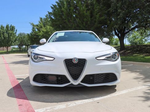 Used 2018 Alfa Romeo Giulia Ti Sport w/ Quick Order Package 22U Sport RWD image 2