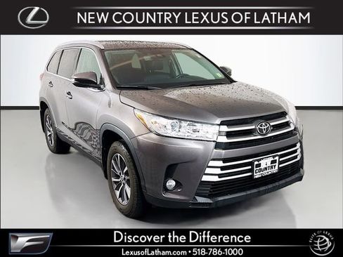 Used 2019 Toyota Highlander XLE AWD/4WD image 1