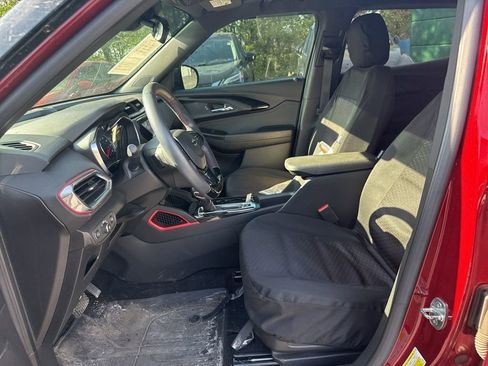 Used 2023 Chevrolet TrailBlazer RS w/ Sun and Liftgate Package image 5