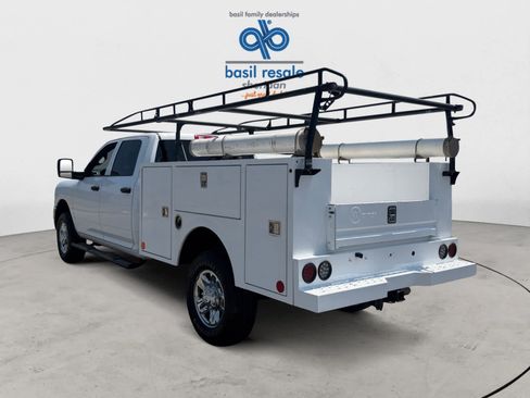 Used 2025 RAM 2500 Tradesman w/ Chrome Appearance Group AWD/4WD image 4