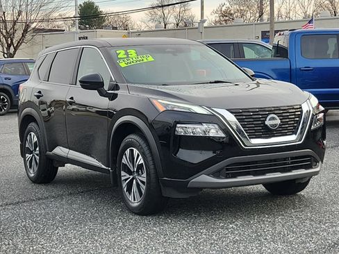 Used 2023 Nissan Rogue SV image 2