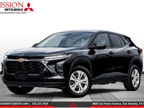 Used 2024 Chevrolet Trax LS image 1