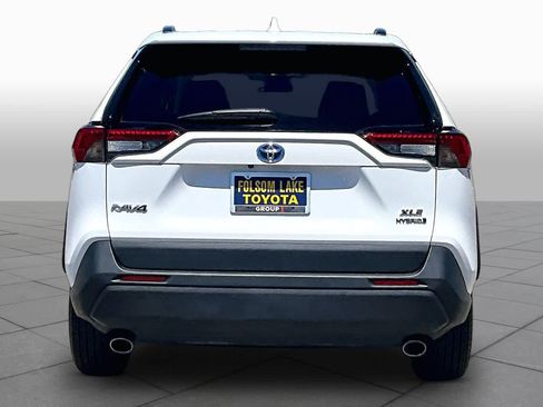 Certified 2022 Toyota RAV4 XLE w/ Convenience Package AWD/4WD image 4