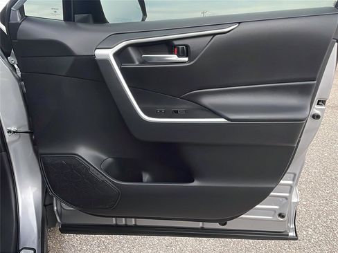 Used 2025 Toyota RAV4 XLE image 13