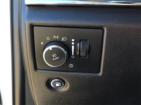 Used 2020 Jeep Grand Cherokee Limited image 24