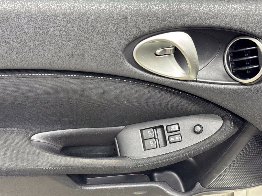 Used 2016 Nissan 370Z Coupe RWD image 8