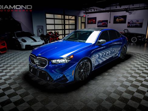 Used 2025 BMW M5 w/ Carbon Package image 4