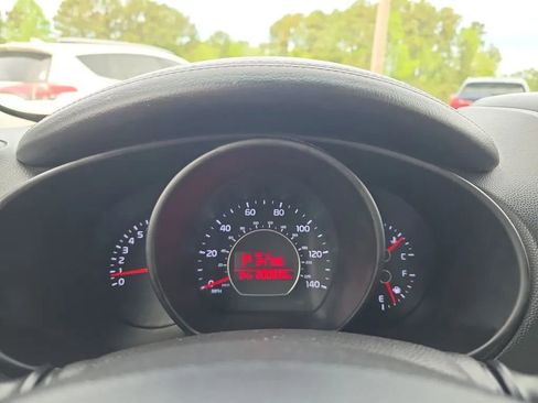 Used 2015 Kia Soul ! FWD image 17