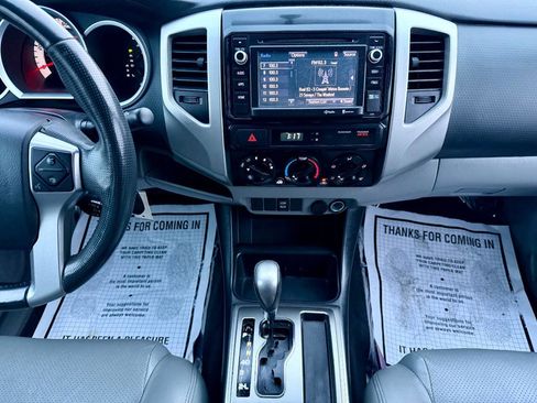Used 2014 Toyota Tacoma PreRunner image 18