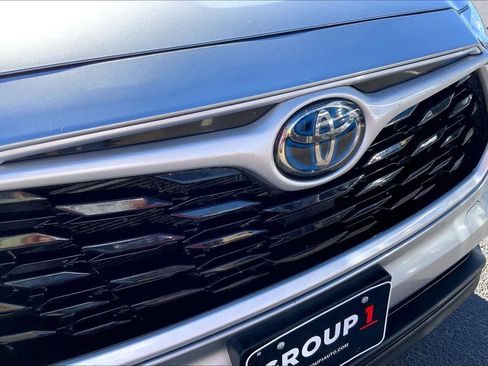 Used 2023 Toyota Highlander XLE image 29