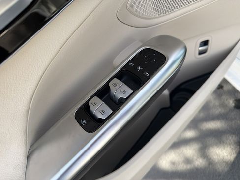 Used 2025 Mercedes-Benz C 300 Sedan image 17