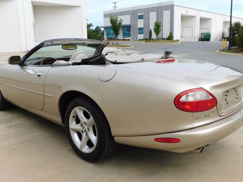 Used 2000 Jaguar XK8 Convertible RWD image 18