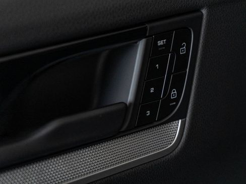 Certified 2025 Porsche Cayenne Coupe AWD/4WD image 13