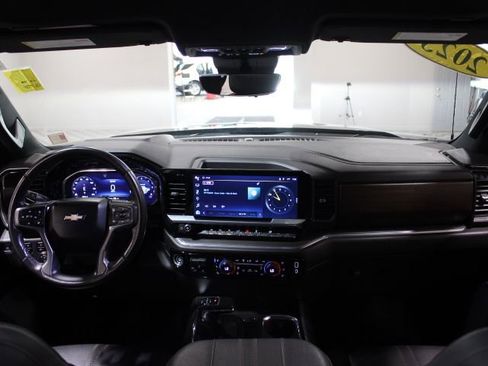 Used 2023 Chevrolet Silverado 1500 High Country w/ High Country Premium Package AWD/4WD image 2