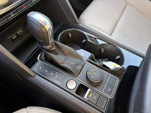 Used 2018 Volkswagen Atlas SEL image 19