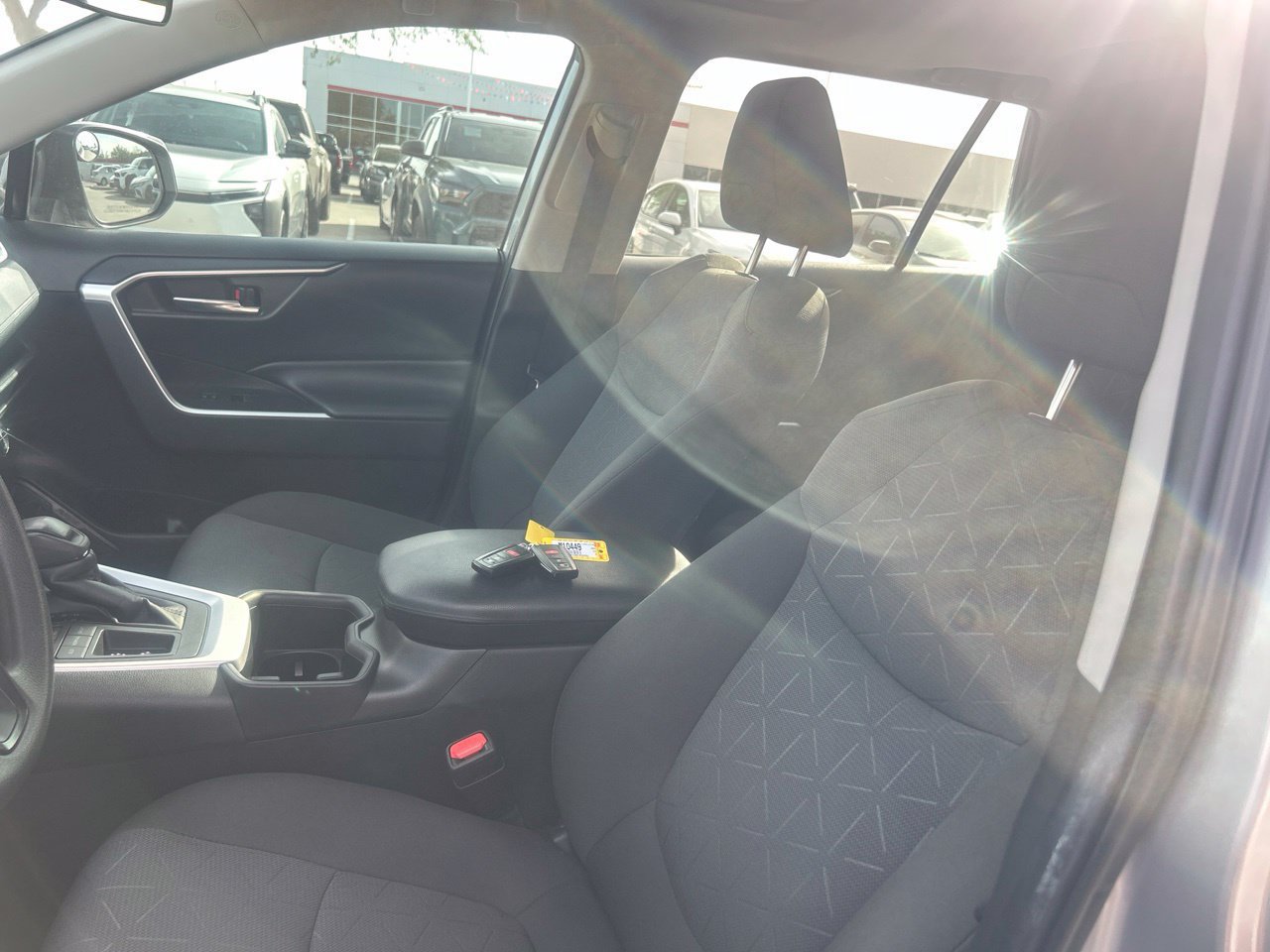 Used 2022 Toyota RAV4 XLE w/ Convenience Package FWD image 6