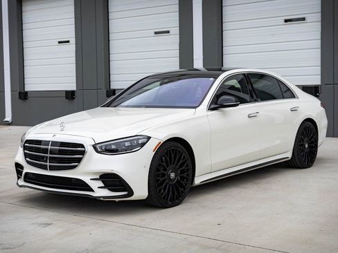 Used 2022 Mercedes-Benz S 580 S 580 w/ AMG Line Package image 4