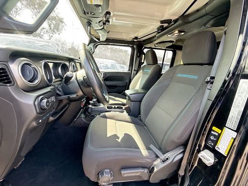Used 2022 Jeep Wrangler Unlimited Rubicon 4xe w/ Cold Weather Group AWD/4WD image 23