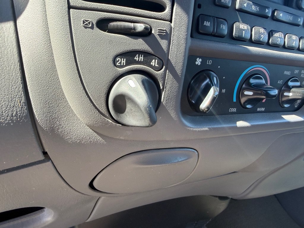 Used 2002 Ford F150 XLT AWD/4WD image 11