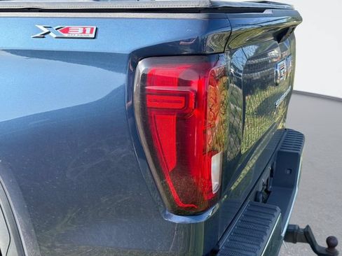 Used 2019 GMC Sierra 1500 SLE w/ SLE Value Package AWD/4WD image 8