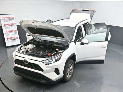 Used 2022 Toyota RAV4 XLE image 38
