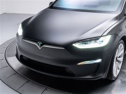 Used 2022 Tesla Model X Plaid image 9