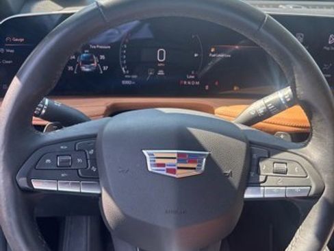 Certified 2025 Cadillac XT4 Premium Luxury image 24