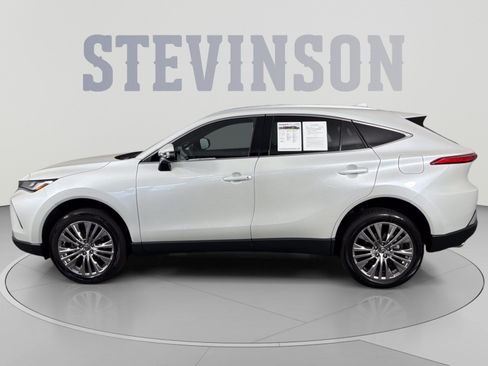 Used 2024 Toyota Venza XLE AWD/4WD image 4