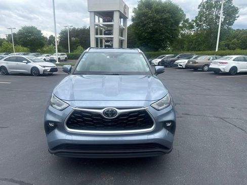 Used 2021 Toyota Highlander XLE AWD/4WD image 9