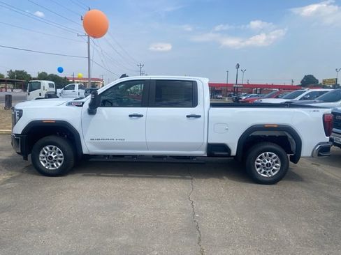 New 2025 GMC Sierra 2500 Pro image 3