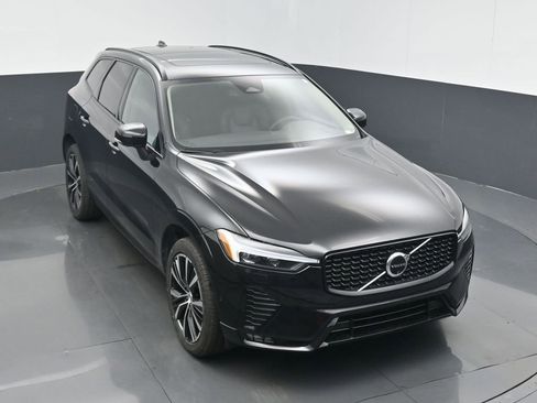 Used 2024 Volvo XC60 B5 Plus image 3